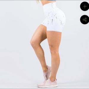 ISO ! Buffbunny onyx shorts white marble